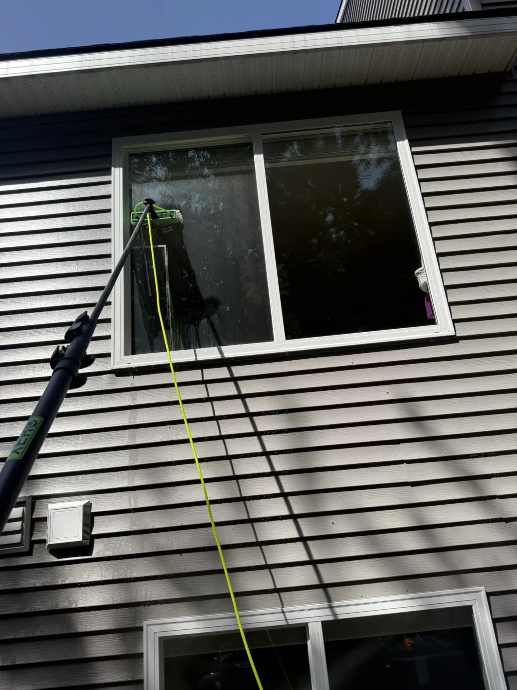 Exterior window cleaning with a water-fed pole